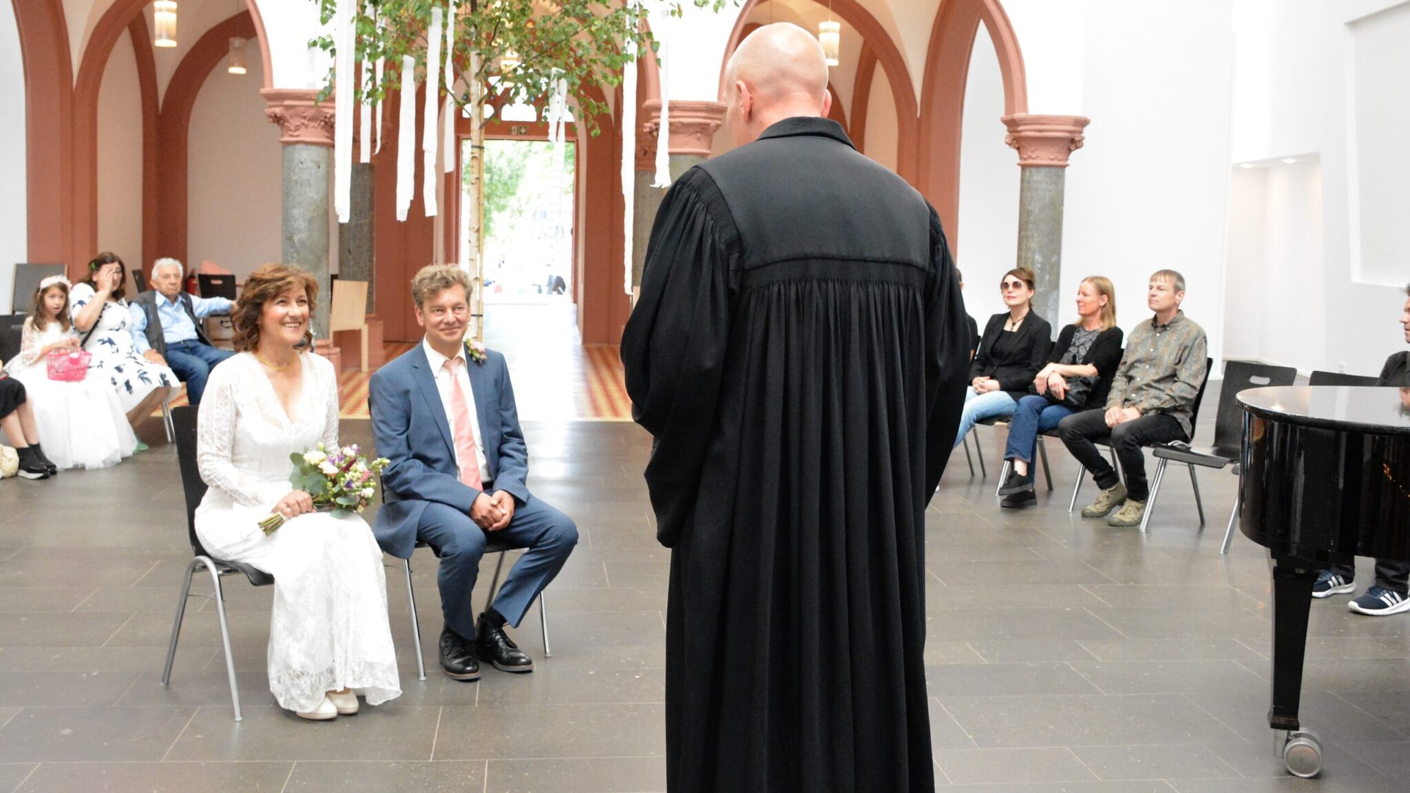 Hochzeitspaar in Kirche